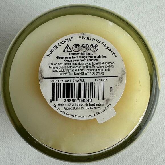 YANKEE CANDLE Sugary Sweet Snowfall Jar Candle Retired 7 Oz - Picture 3 of 3